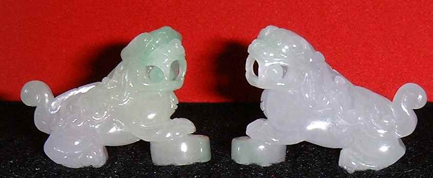 Unique light-purple pair of jade lion (Side view)